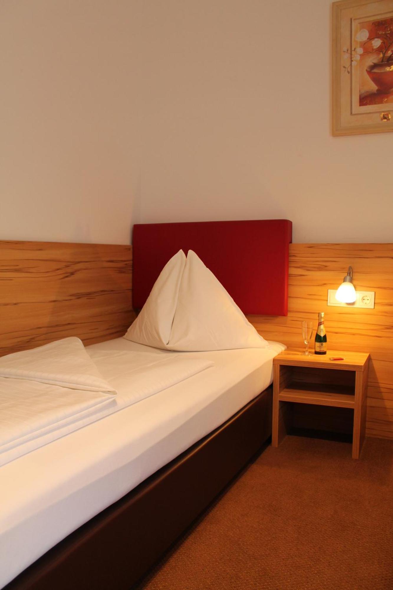 Hotel Restaurant Schwartz Neusiedl am Steinfelde Rum bild